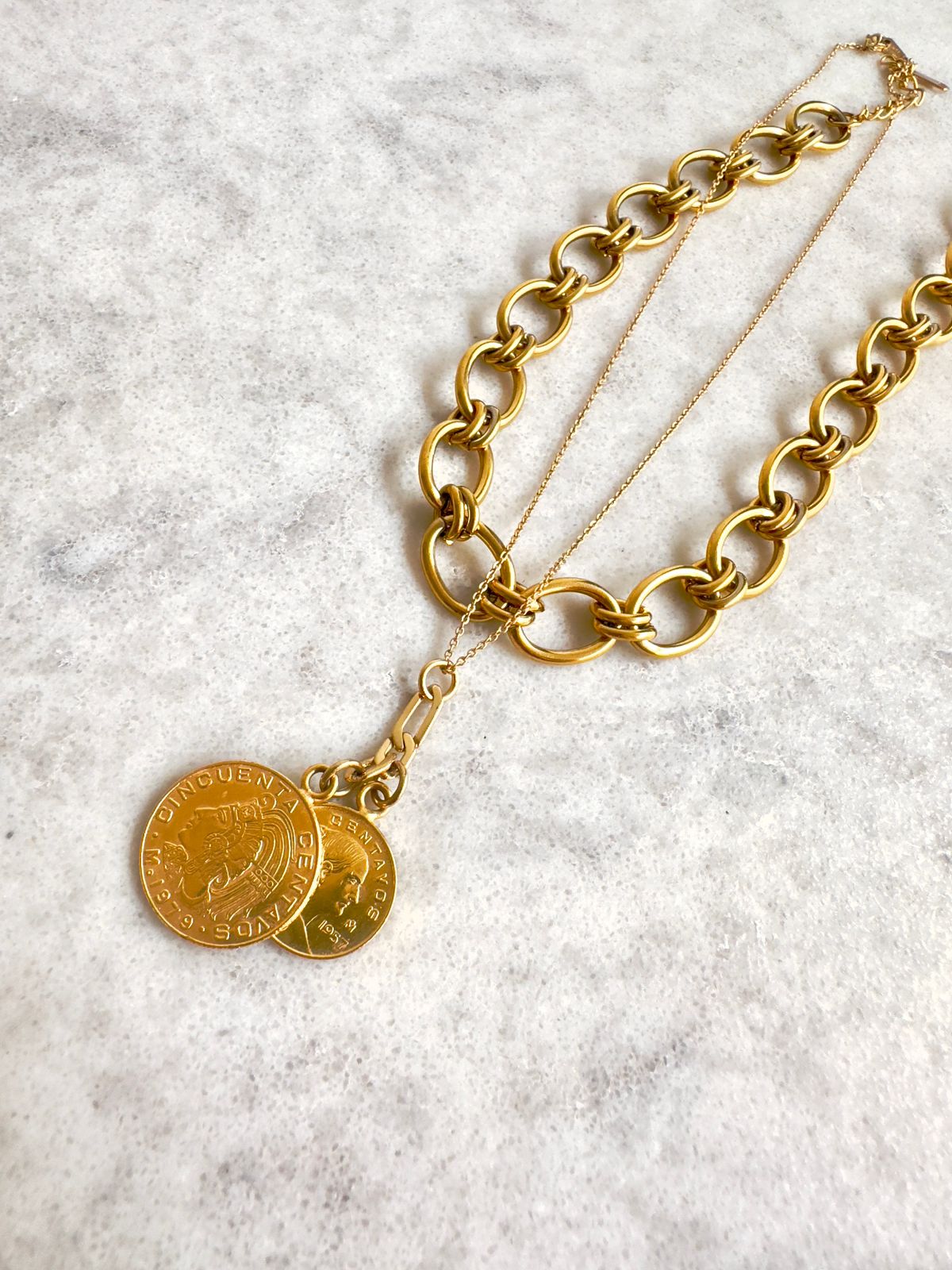 Collar Dos Monedas Sencillo