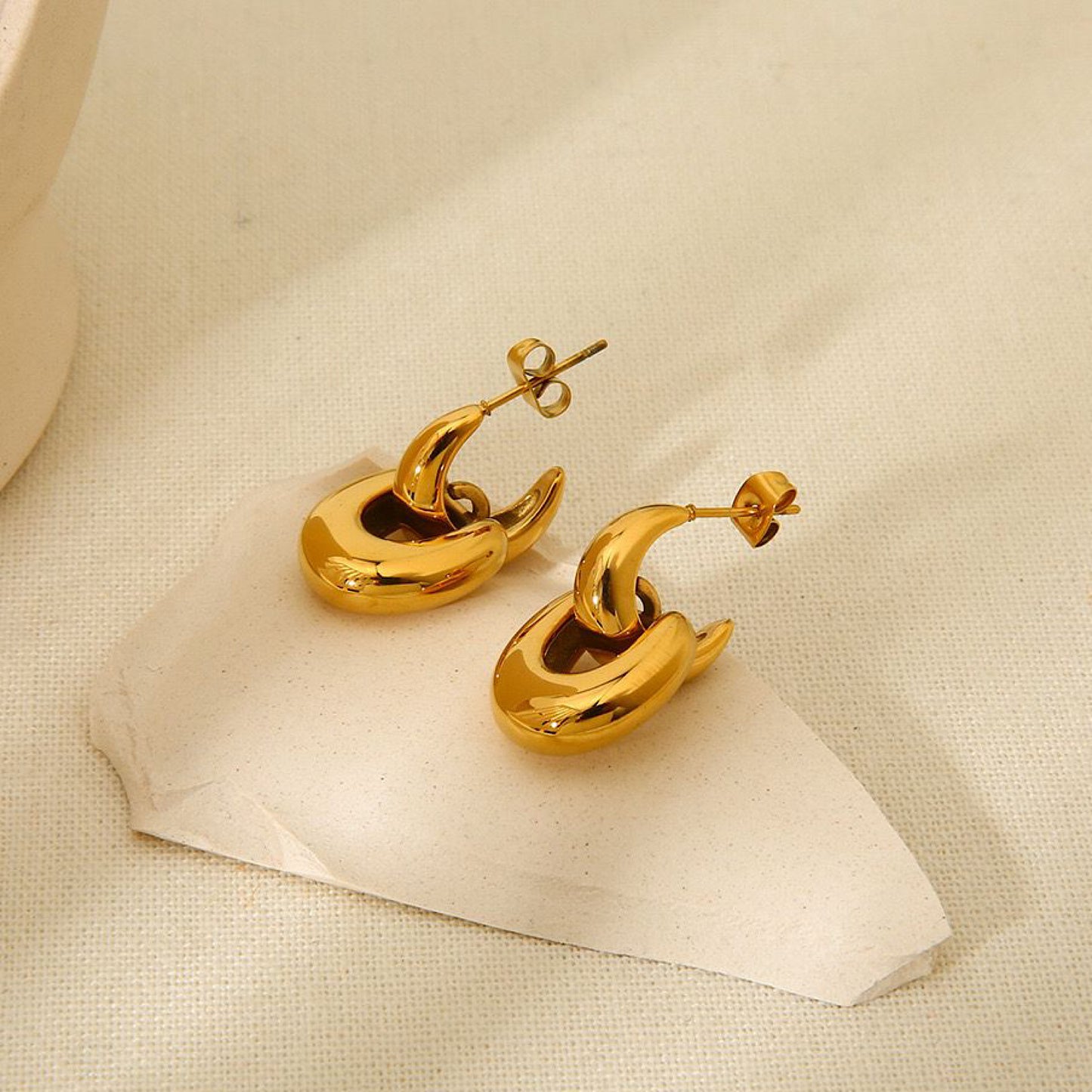 Aretes Q Dorados