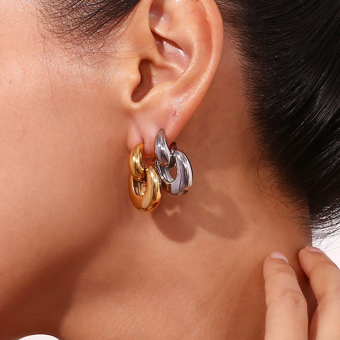 Aretes Q Dorados